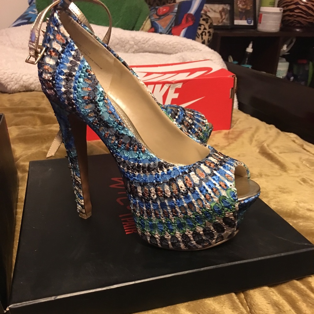 Heals - Picture 2 of 3